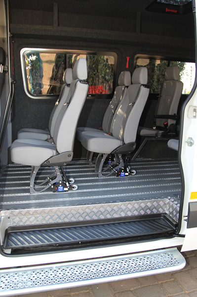 BH2Y2951 med Quick release seats on the Smartfloor system.